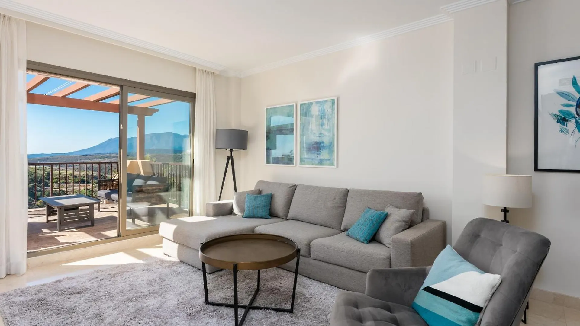 Stunning 3-Bedroom Seaview Penthouse Estepona